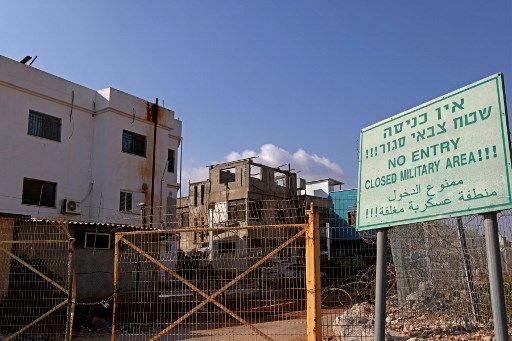 لافتة تظهر منطقة عسكرية مغلقة في قرية الغجر ، والتي تقع على الحدود بين لبنان وإسرائيل وسوريا ، في 7 سبتمبر / أيلول 2022 بينما ترفع إسرائيل قيود الدخول إلى القرية.