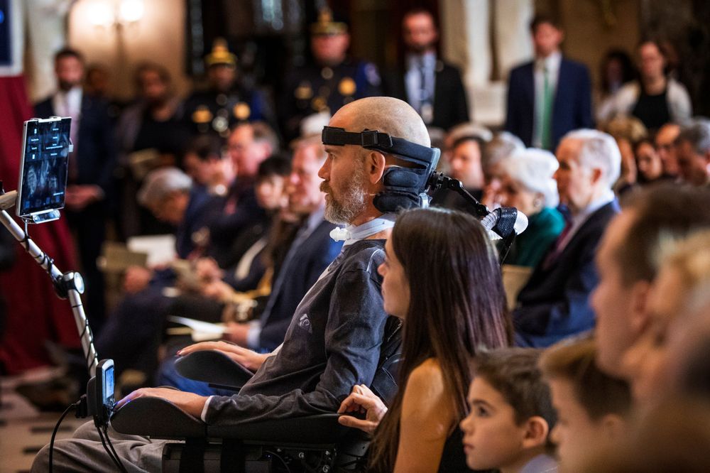 Steve Gleason, ancien joueur de la Ligue nationale de football (NFL), lors d'une cérémonie au Congrès au Capitol Hill, le 15 janvier 2020, à Washington
