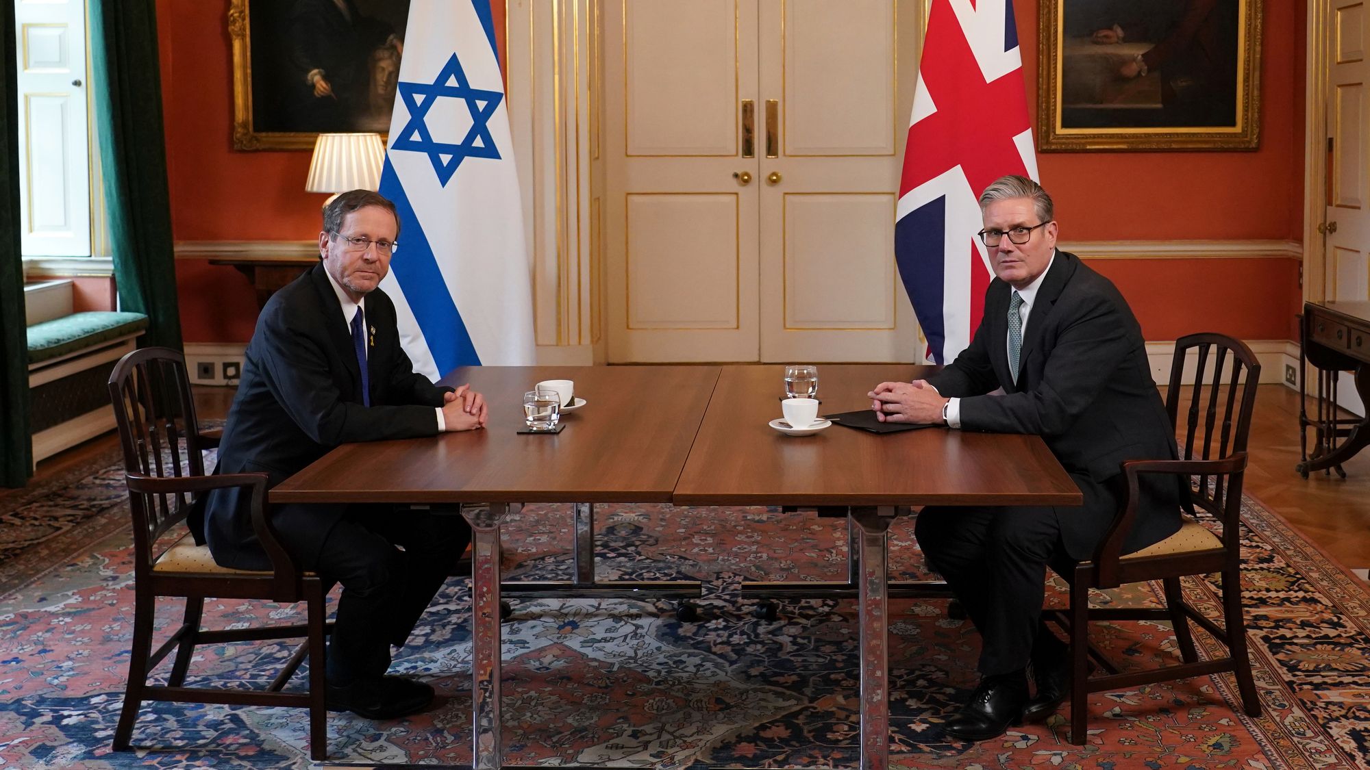 هرتسوغ لستارمر: "إيران تعتزم ضرب أهداف إسرائيلية ويهودية مباشرة وعبر وكلائها"