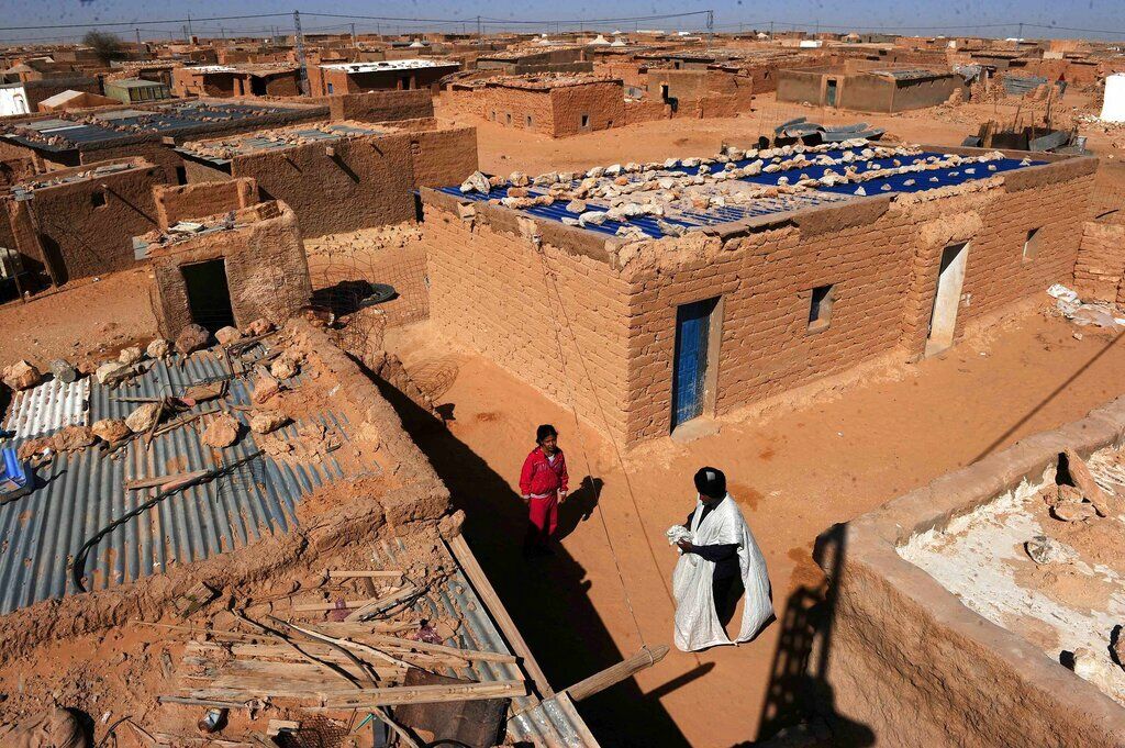 البوليساريو تطلب من الجزائر تعزيز تواجدها الأمني في مخيمات تندوف خشية من هجرة جماعية نحو إسبانيا