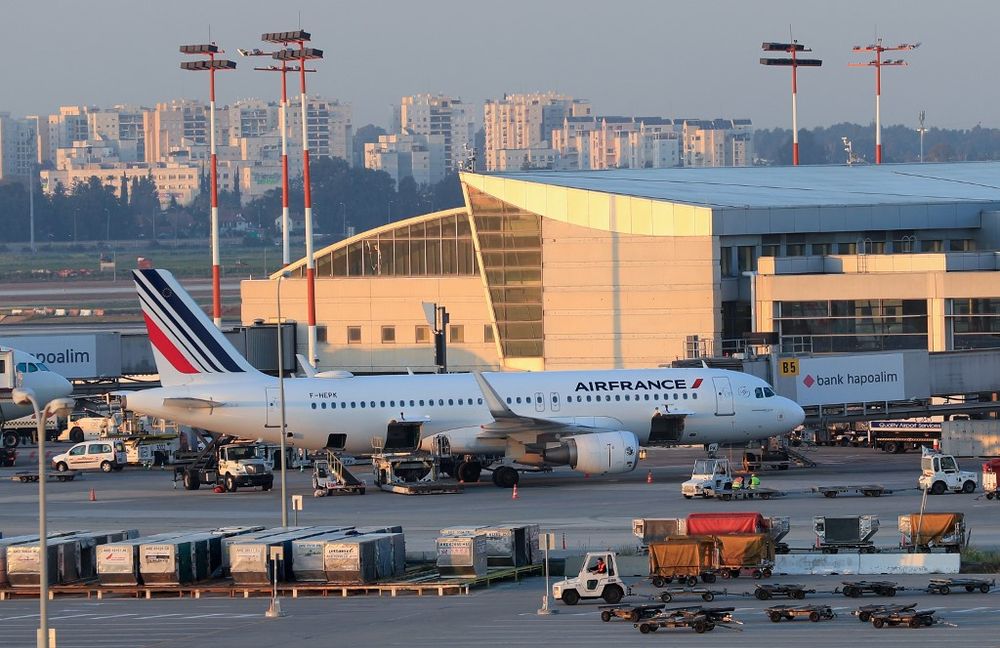 Illustration - Un avion de la compagnie Air France à l'aéroport Ben Gurion, en Israël, le 4 mars 2020.