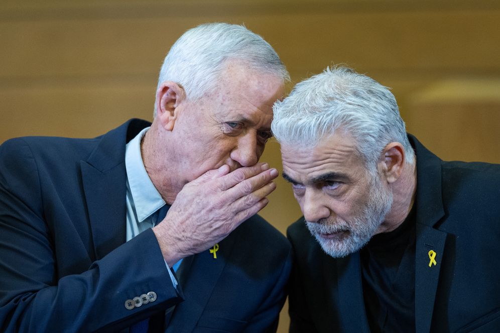 يائير لابيد وبيني غانتس 