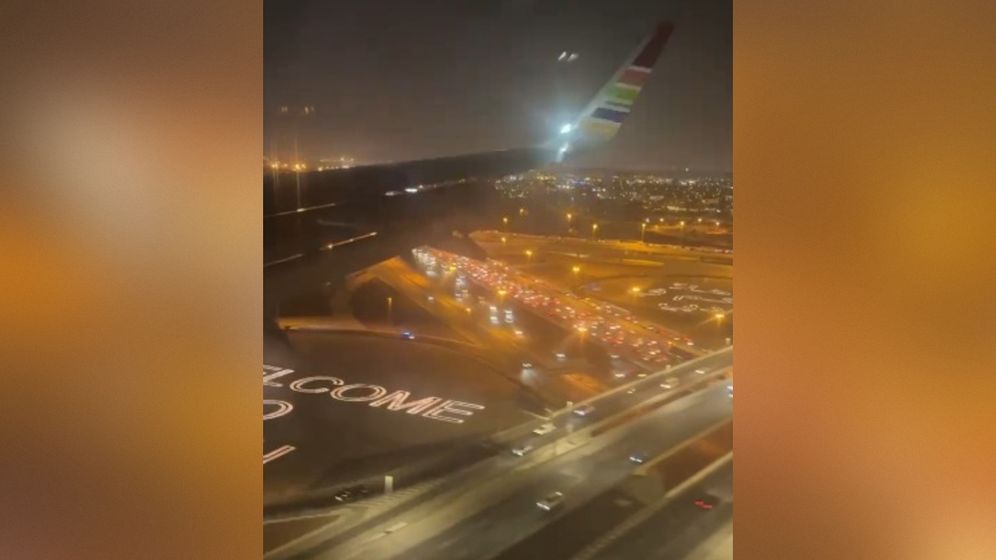 דוברות ארקיע טיסת החילוץ הראשונה של ארקיע ממריאה מדובאי לישראל, הלילה