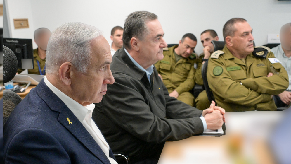 הרמטכ"ל אייל זמיר, שר הביטחון ישראל כץ, וראש הממשלה בנימין נתניהו בדיון בקרייה, ארכיון