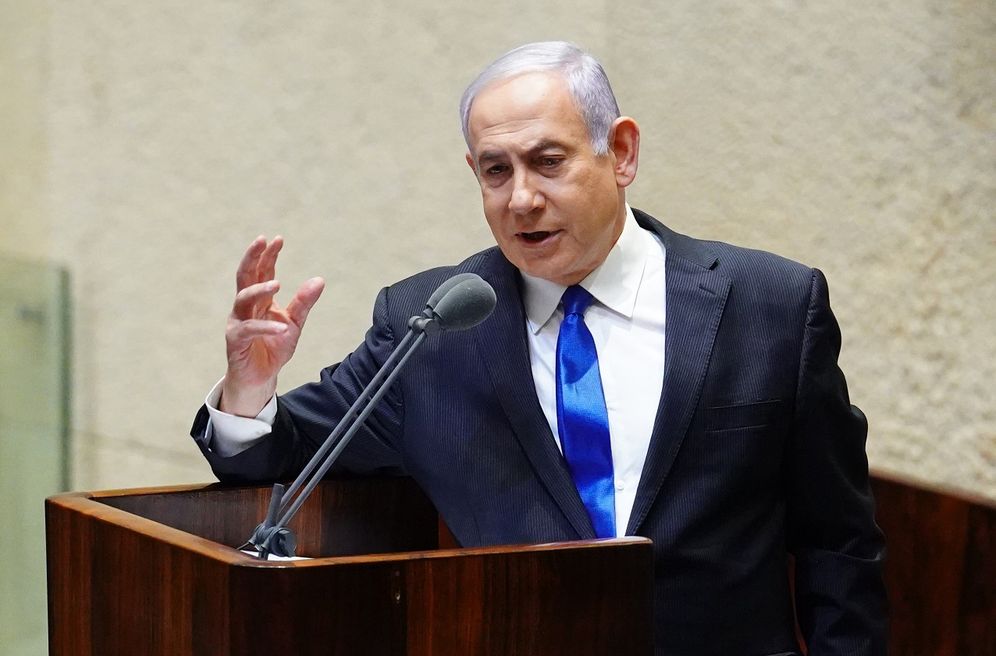 Un document publié par le bureau du porte-parole de la Knesset israélienne (Parlement) le 17 mai 2020, montre le Premier ministre israélien Benyamin Netanyahou s'exprimant lors d'une session parlementaire à Jérusalem