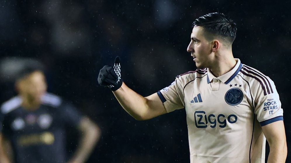 The Israeli midfielder of Ajax Amsterdam, Oscar Gloukh, after scoring his team's second goal during the UEFA Champions League group stage match against Qarabag, on 12/10/2025.