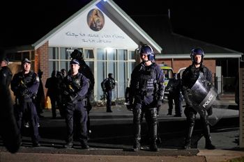 La police de Sydney postée devant une église visée par une attaque terroriste