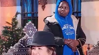 الفنانة هدى شعراوي وخادمتها