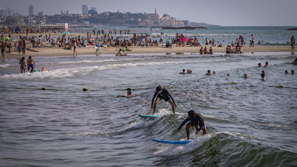 אבשלום ששוני/פלאש 90 תחזית מזג האוויר , חם , שרב , חוף הים בתל אביב , ארכיון