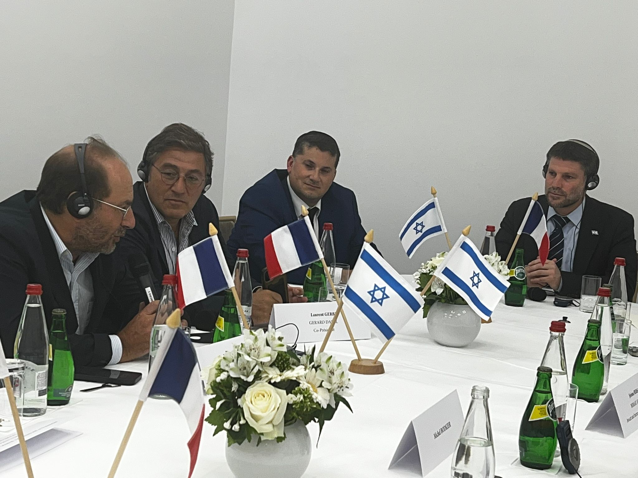 Israel’s FM Meets Int'l Firms In Paris To Boost Investment, Lower Cost