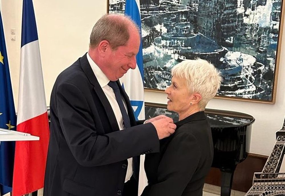 Remise de la légion d'honneur à Avirama Golan par l'ambassadeur de France en Israël