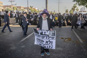 חרדים מפגינים בכביש 4 במחאה נגד חוק הגיוס תמונת ארכיון