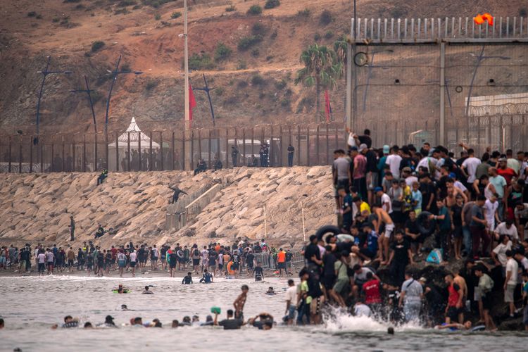 Ceuta débordée par l’arrivée de 50 000 migrants en 24 heures