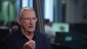 "אם תקשורת כמו היום במלחמת העצמאות - לא היתה קמה מדינה": מפגש קצוות עם הפרשן הצבאי הוותיק