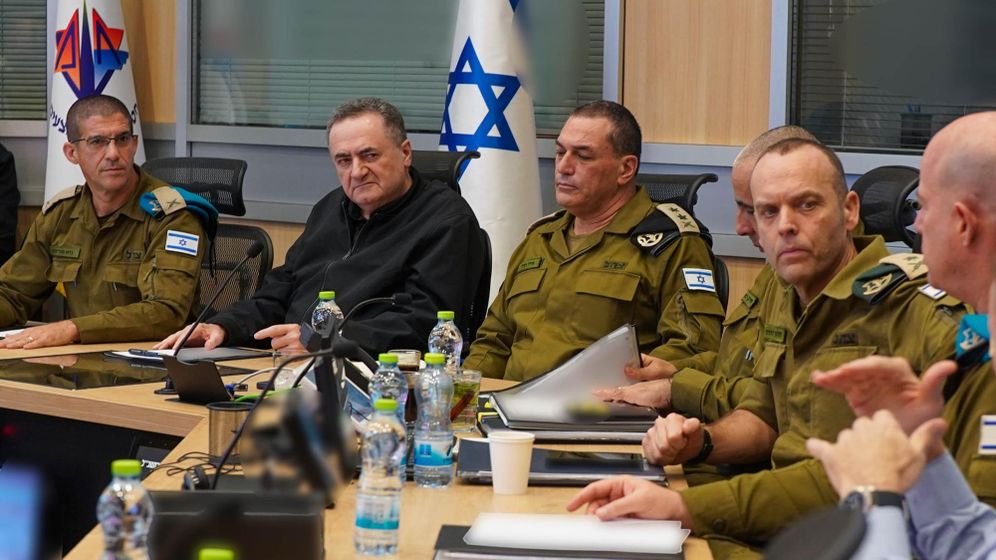 Le ministre de la Défense Israël Katz lors d'une évaluation de la situation avec le chef d'état-major Eyal Zamir, 13 mars 2026
