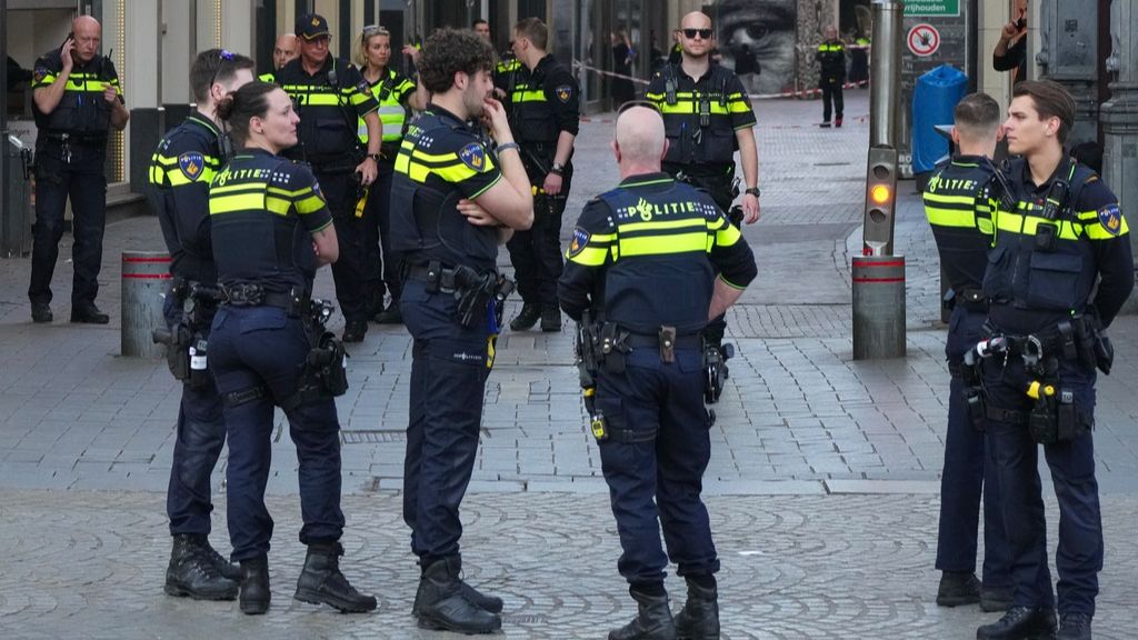 Dutch authorities investigate explosion at Jewish school claimed by extremist group