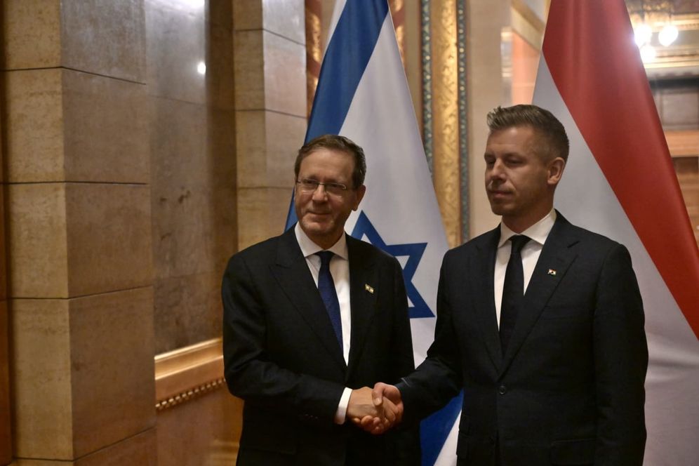 President Isaac Herzog was welcomed by Prime Minister Péter Magyar of Hungary to the Hungarian Parliament in Budapest, on October 20, 2026.