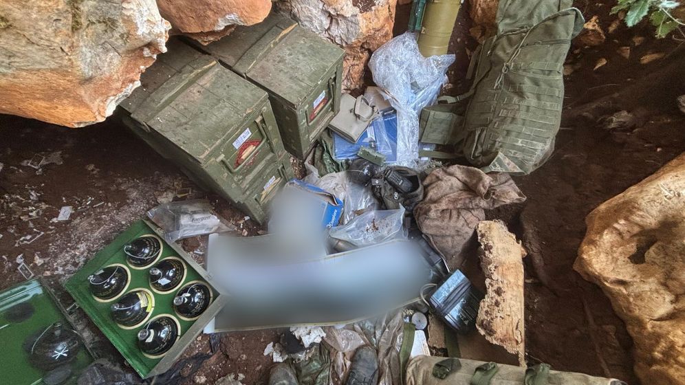 الأسلحة التي صادرتها الفرقة 91 التابعة للجيش الإسرائيلي في جنوب لبنان