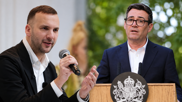 Le chef des Verts britanniques, Zack Polanski (à gauche) et le Premier ministre britannique Andy Burnham