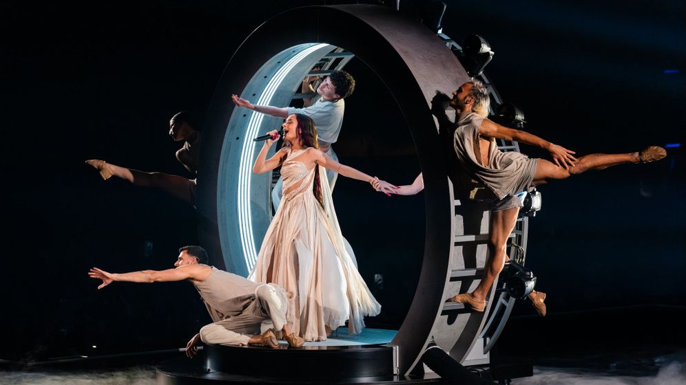 عيدن جولان تؤدي في نهائي يوروفيجن