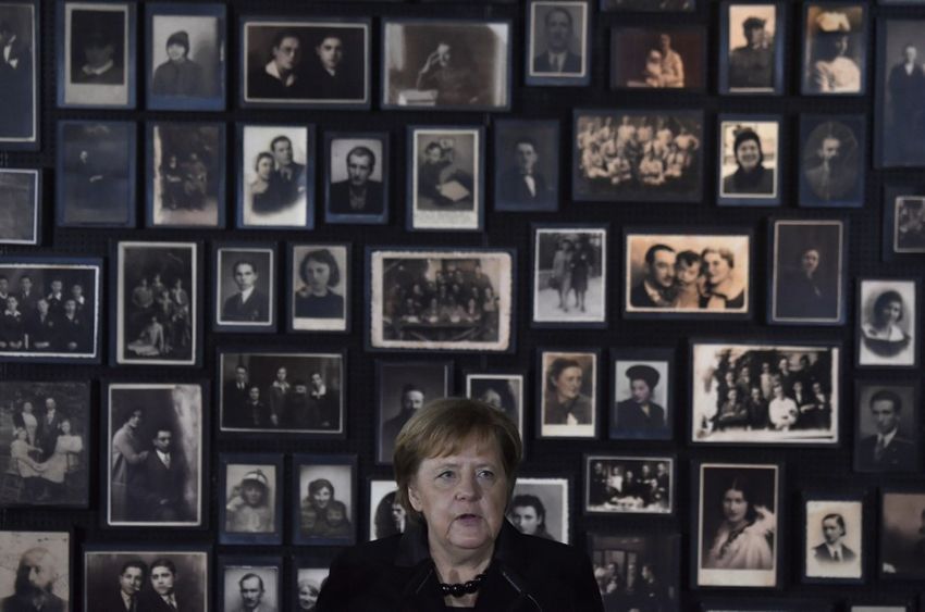Résultat de recherche d'images pour "A Auschwitz, Merkel insiste sur le devoir de mémoire allemand i24news"