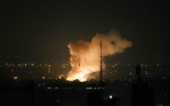 De la fumée s'élève après une explosion à Téhéran, en Iran, le 13 juin 2025. 