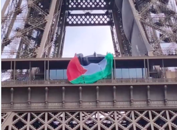 Paris : des militants d’Extinction Rébellion suspendent un drapeau palestinien sur la tour Eiffel