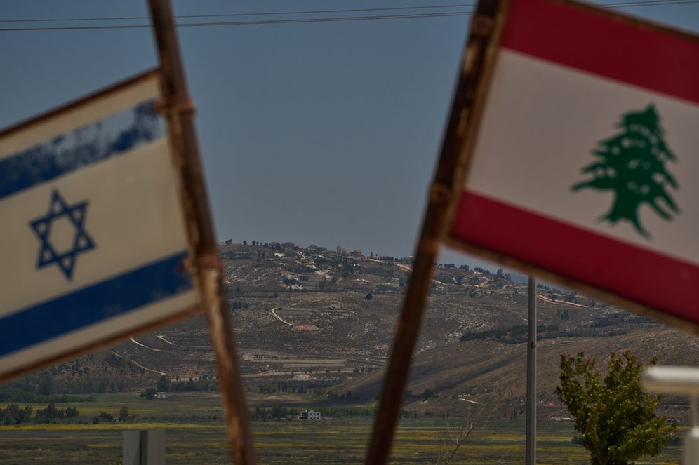AP Photo/Leo Correa Illustration - Drapeaux d'Israël et du Liban