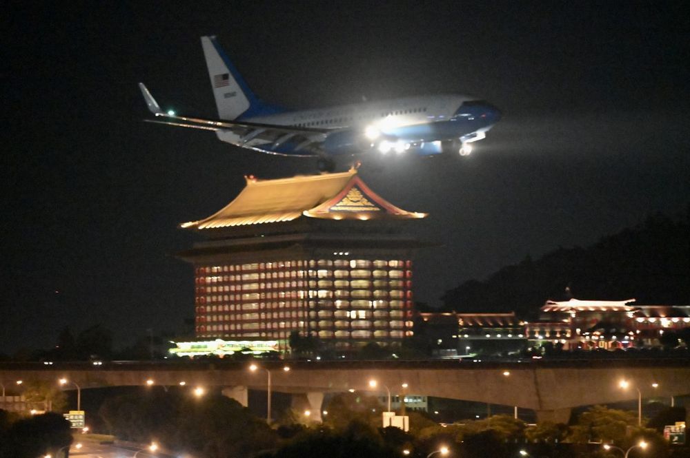 A US military aircraft with US House Speaker Nancy Pelosi on board prepares to land at Sungshan Airport in Taipei, Taiwan, on August 2, 2022.