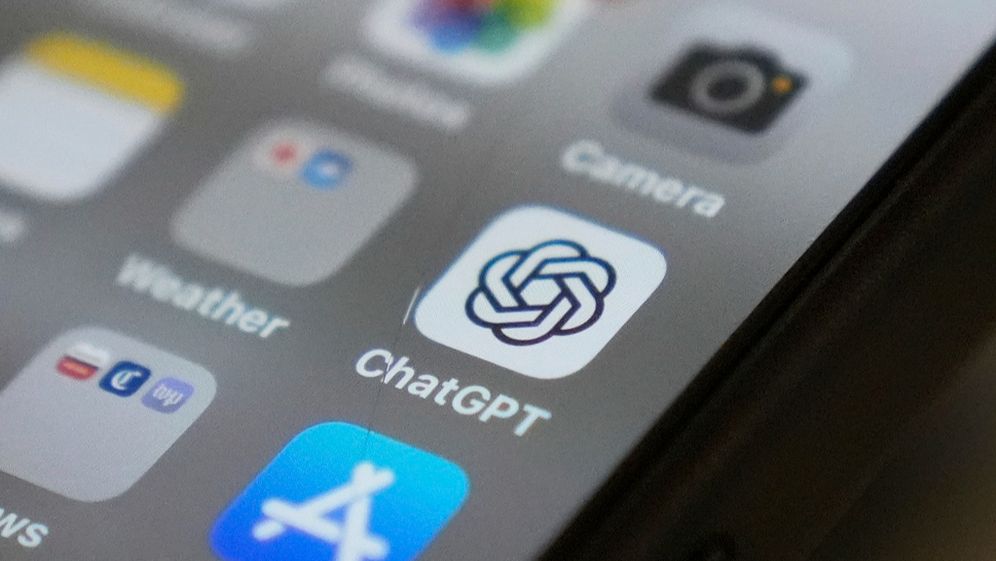 אייקון "ChatGPT" במכשיר אייפון, ארכיון