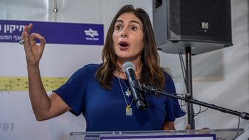 אבשלום ששוני/פלאש 90 שרת התחבורה מירי רגב בתדרוך עיתונאים, 21/08/25