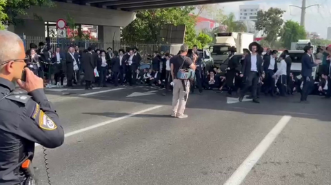 Rabbi Lando Halts Ultra-Orthodox Anti-Conscription Convoy
