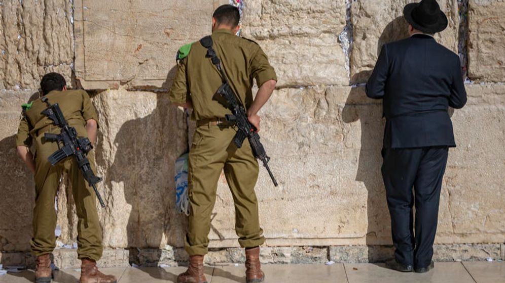 Chaim Goldberg/Flash90 Illustration - Soldats de Tsahal au mur des Lamentations