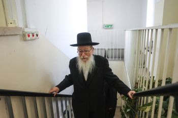 Yaakov Litzman arrives for a court hearing as part of his plea bargain, at the Jerusalem Magistrate's Court on August 08, 2022.