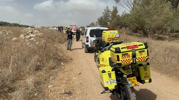 תיעוד מבצעי מד"א גבר כבן 40 אותר ללא רוח חיים בשטח פתוח ליד מחלף גולני