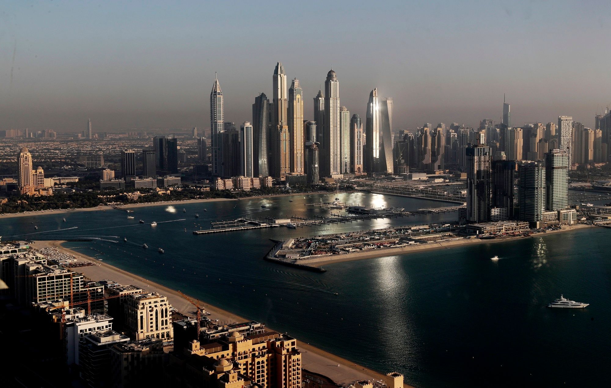 تم شراء قطعة أرض من الرمال في دبي بمبلغ 10 ملايين دولار وأعيد بيعها بربح 242٪.
