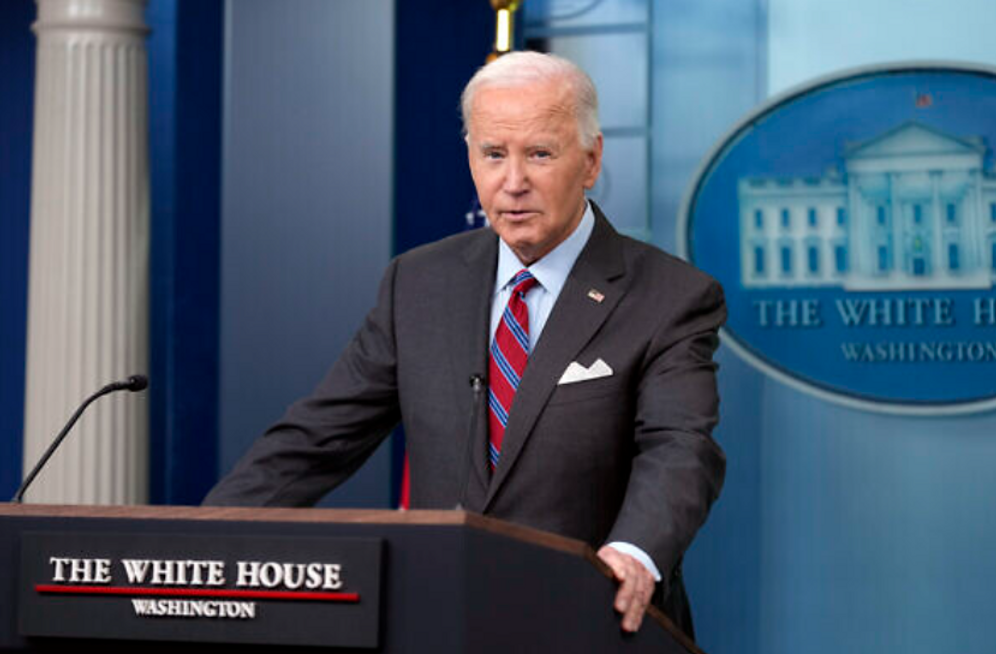 AP Photo/Susan Walsh Le président américain Joe Biden s'adresse aux médias dans la salle de presse de la Maison Blanche, le vendredi 4 octobre 2024, à Washington.