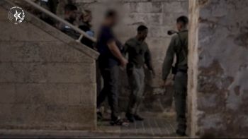 מעצר החשודים בהשלכת רימוני עשן בדרבי בבלומפילד