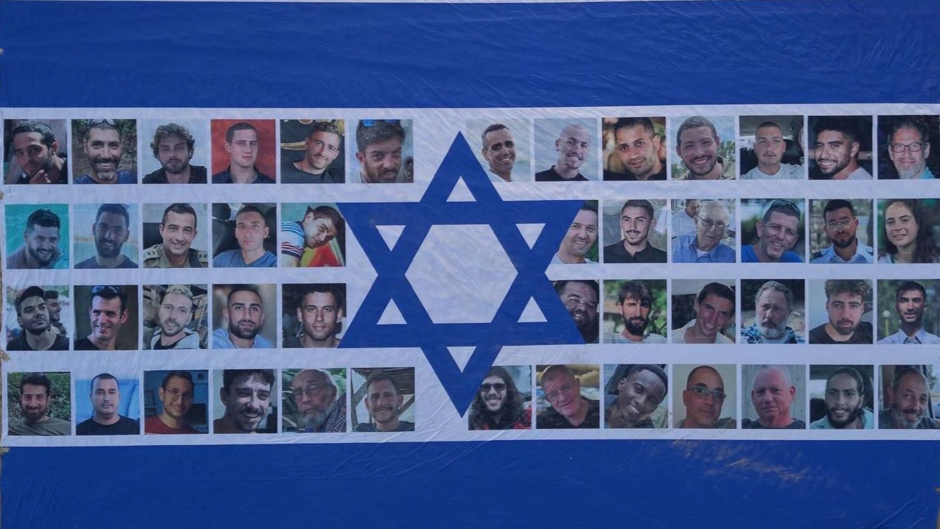 Le Hamas confirme : la libération des otages débutera lundi matin