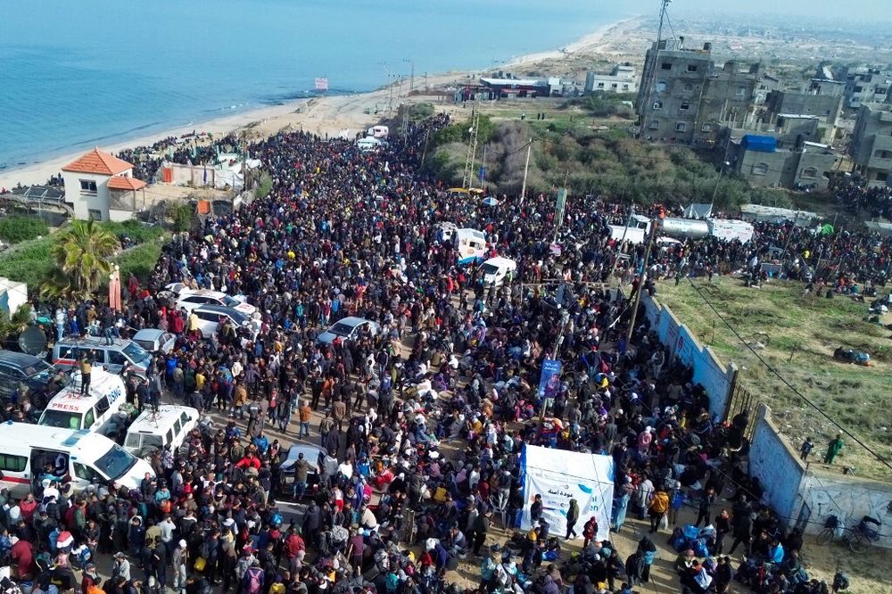 Gazaouis déplacés rassemblés dans une zone de Nuseirat, bande de Gaza