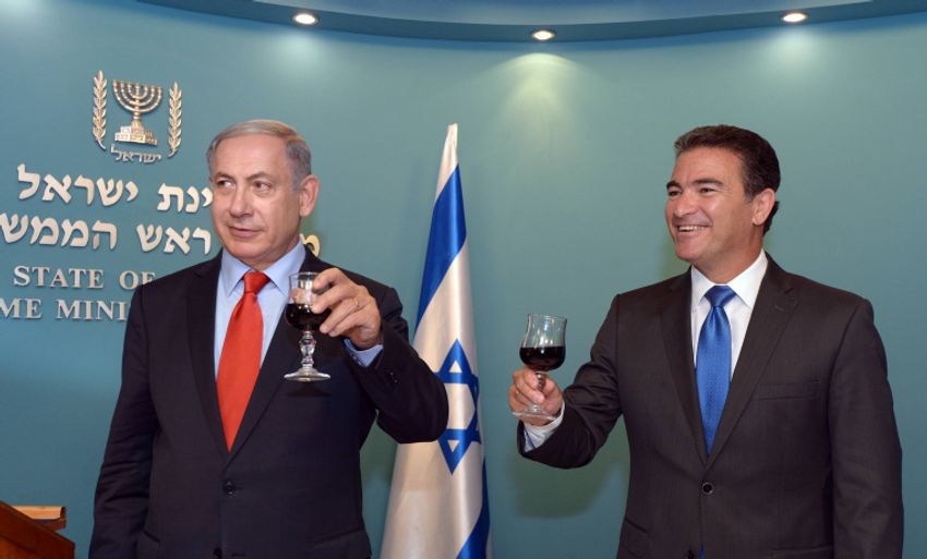 رئيس الحكومة الاسرائيلية بنيامين نتنياهو ورئيس جهاز الموساد الاسرائيلي يوسي كوهين