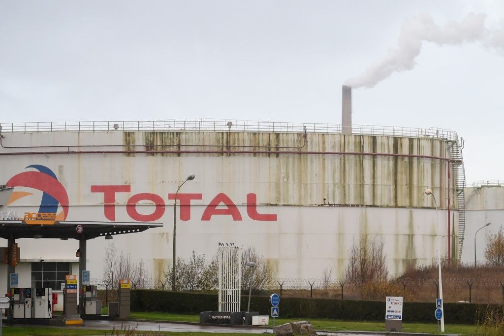 Un Important Incendie Dans Une Raffinerie De Total Du Nord Ouest De La France I24news