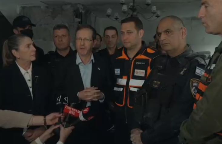 "L'Iran vise des civils mais nous sommes forts, nous vaincrons nos ennemis", déclare Isaac Herzog