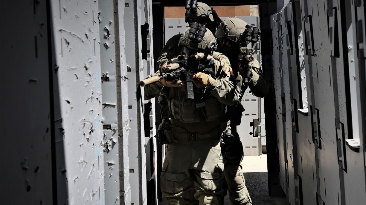 IDF apprehends terror cell of five terrorists in the West Bank