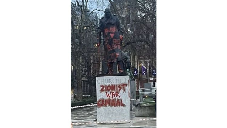 "Criminel de guerre sioniste" : la statue de Churchill vandalisée à Londres