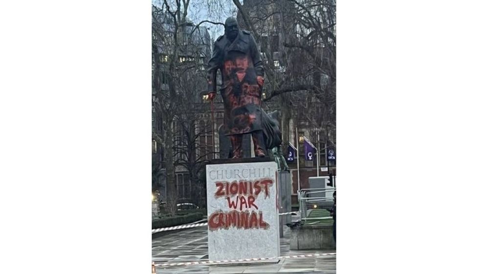 "Criminel de guerre sioniste" : la statue de Churchill vandalisée à Londres