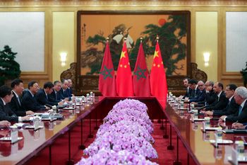 الرئيس الصيني شي جين بينغ، الثاني على اليسار، يلتقي برئيس الوزراء المغربي الاسبق سعد الدين العثماني