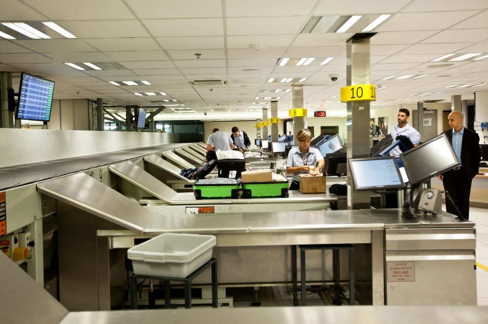 בידוק ביטחוני בנתב"ג, ארכיון (למצולמים אין קשר לנאמר)