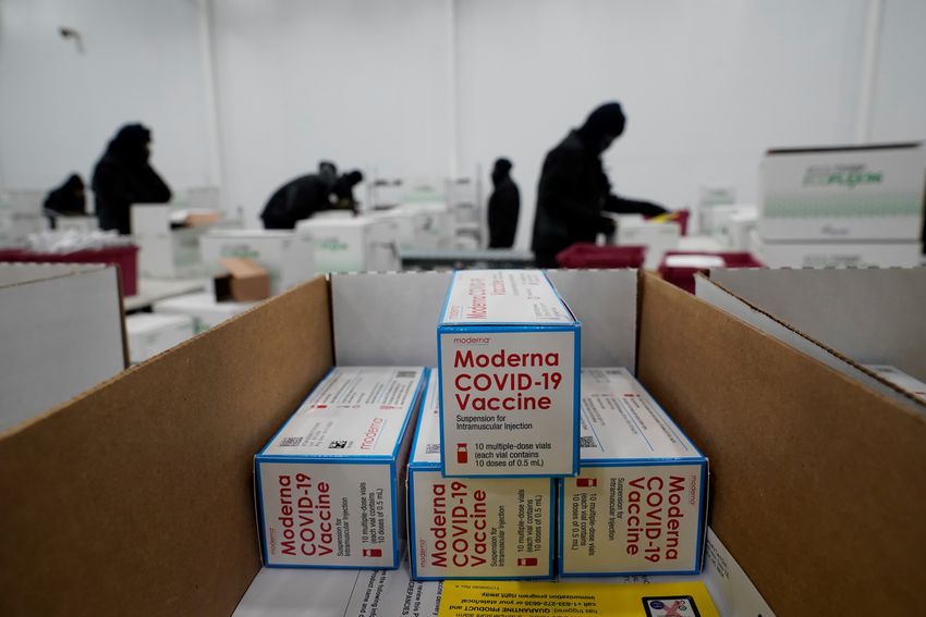 Des boîtes contenant le vaccin Moderna Covid-19 préparées pour être expédiées au centre de distribution McKesson à Olive Branch, Mississippi, le 20 décembre 2020
