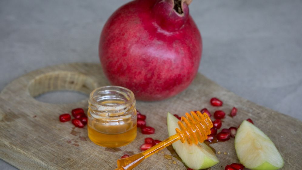רימון ותפוח בדבש, אילוסטרציה